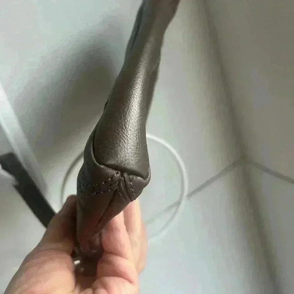 Kenneth Cole Reaction Brown Leather Wristlet Handbag - Picture 7 of 9